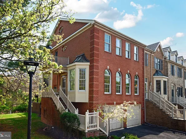 102 Winding Rose Dr, Rockville, MD 20850