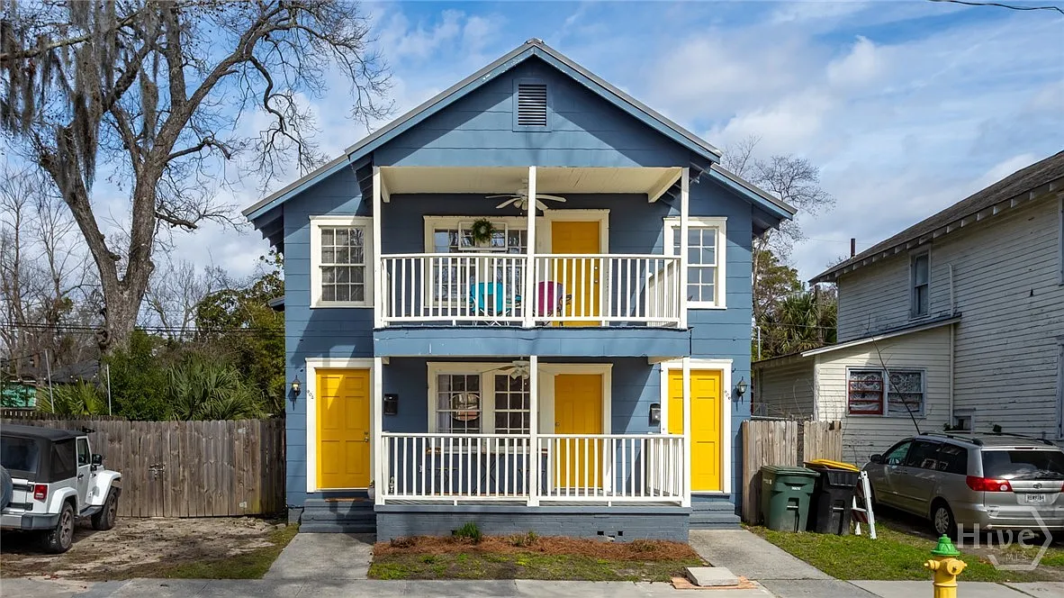 3 bed, 1.0 bath, 1200 sqft, $1,900 — Photo 1