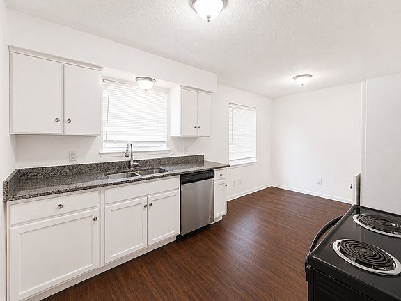5th image of 3107 Emily Dr