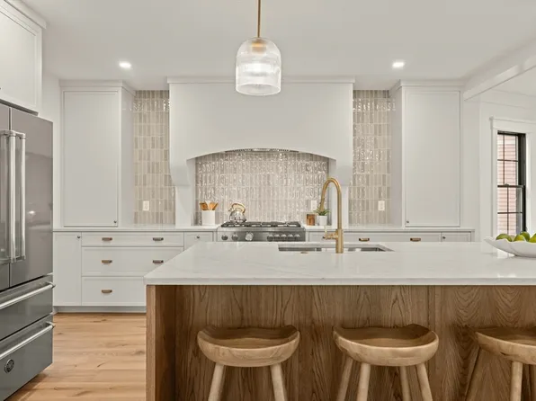 23 College Hill Rd #1, Somerville, MA 02144