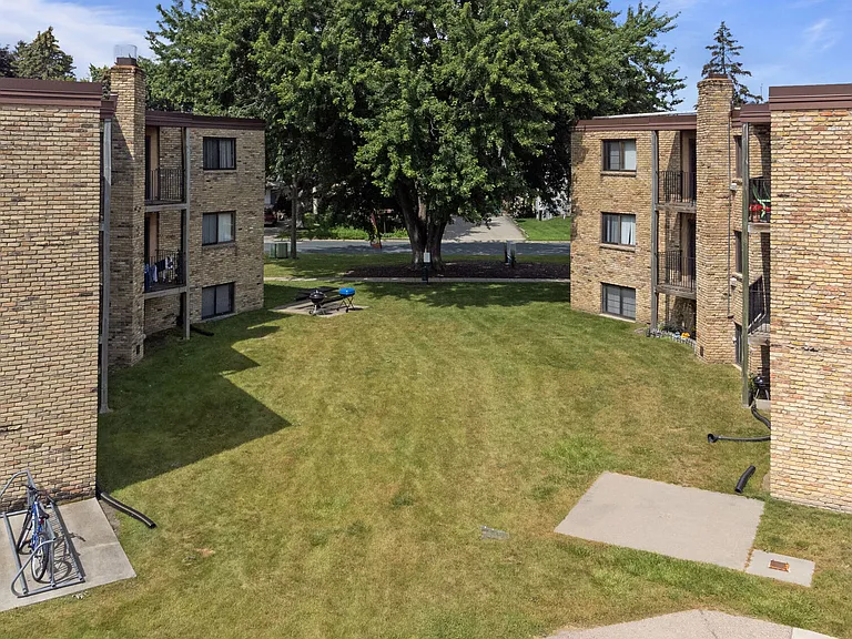 Fountain Terrace — Photo 19