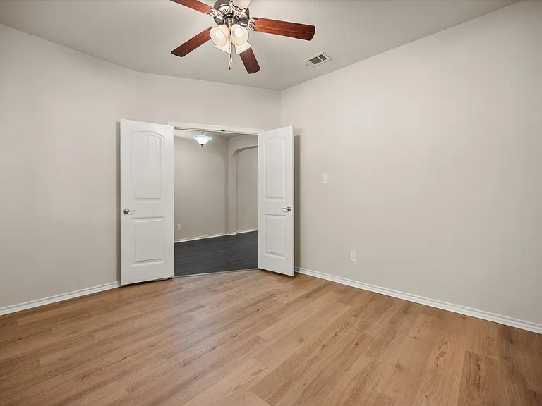 1449 Elkford Ln — Photo 6