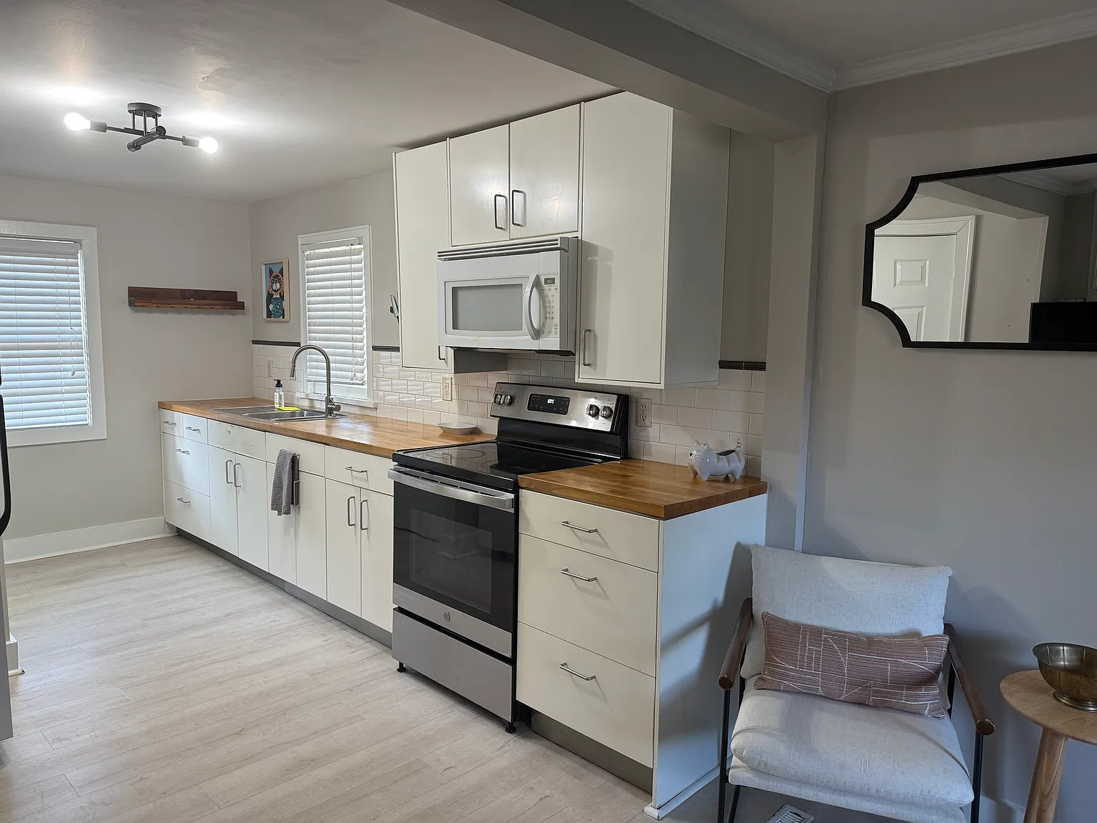 2 bed, 856 sqft, $2,500 — Photo 2