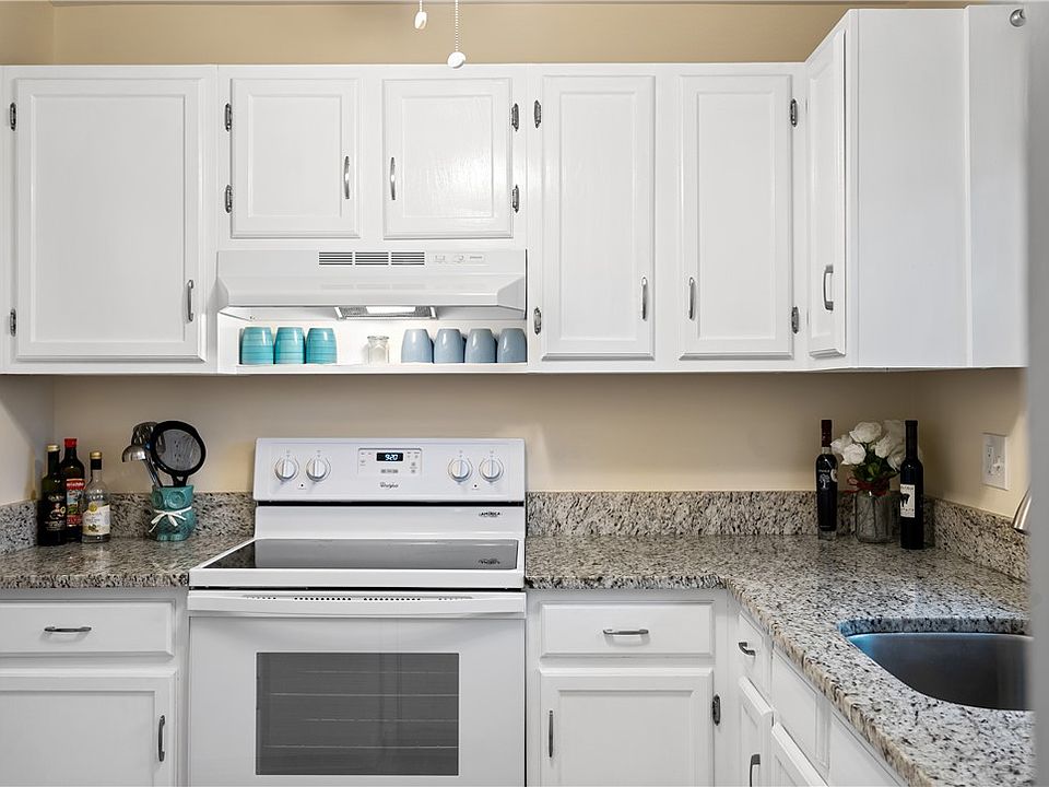 1st image of 52 Woodland Dr APT 207