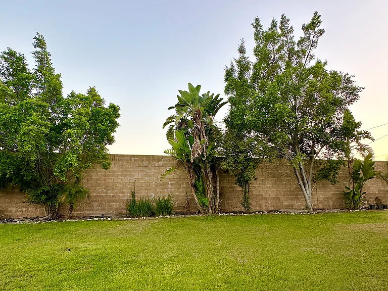 347 N Barbara Ave — Photo 2