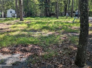 119 Woodpecker Ln, Shohola, PA 18458