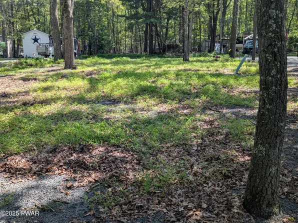 119 Woodpecker Ln, Shohola, PA 18458