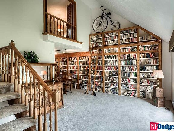 5th image of 810 Moore Dr