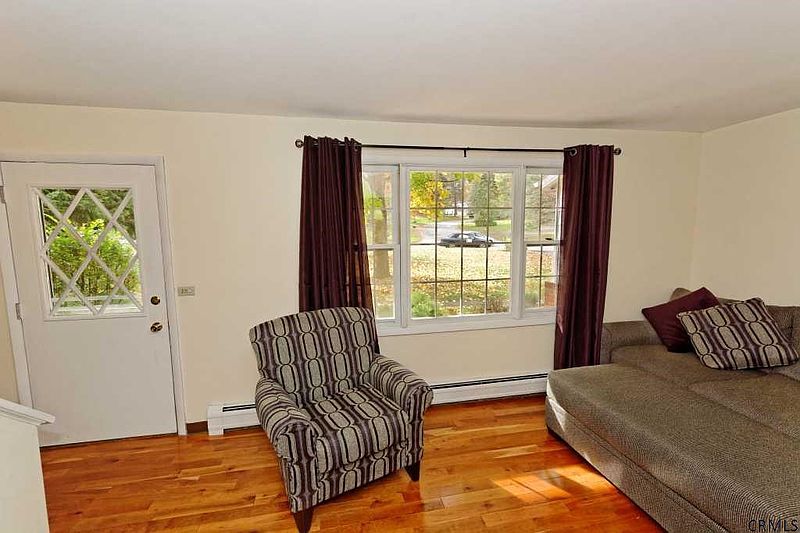 4th image of 22 PEPPER HOLLOW Drive