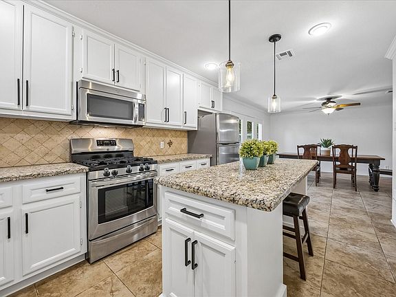 4th image of 9618 Highmeadow Dr