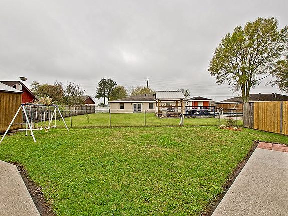 4th image of 346 Firwood Dr