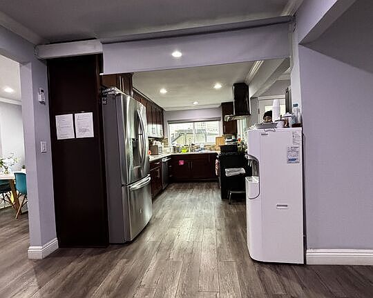 3rd image of 741 Crenshaw Blvd