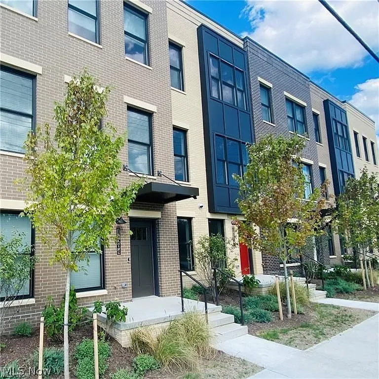 2 bed, 2.5 bath, 1901 sqft, $3,650 — Photo 3