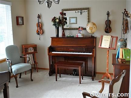 Formal Dining Room/Parlor
