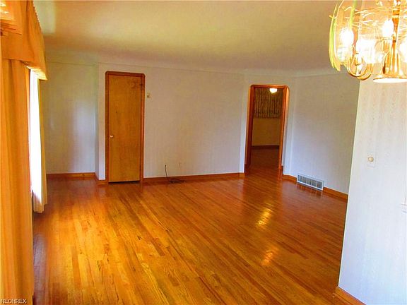 4th image of 3311 Klusner Ave