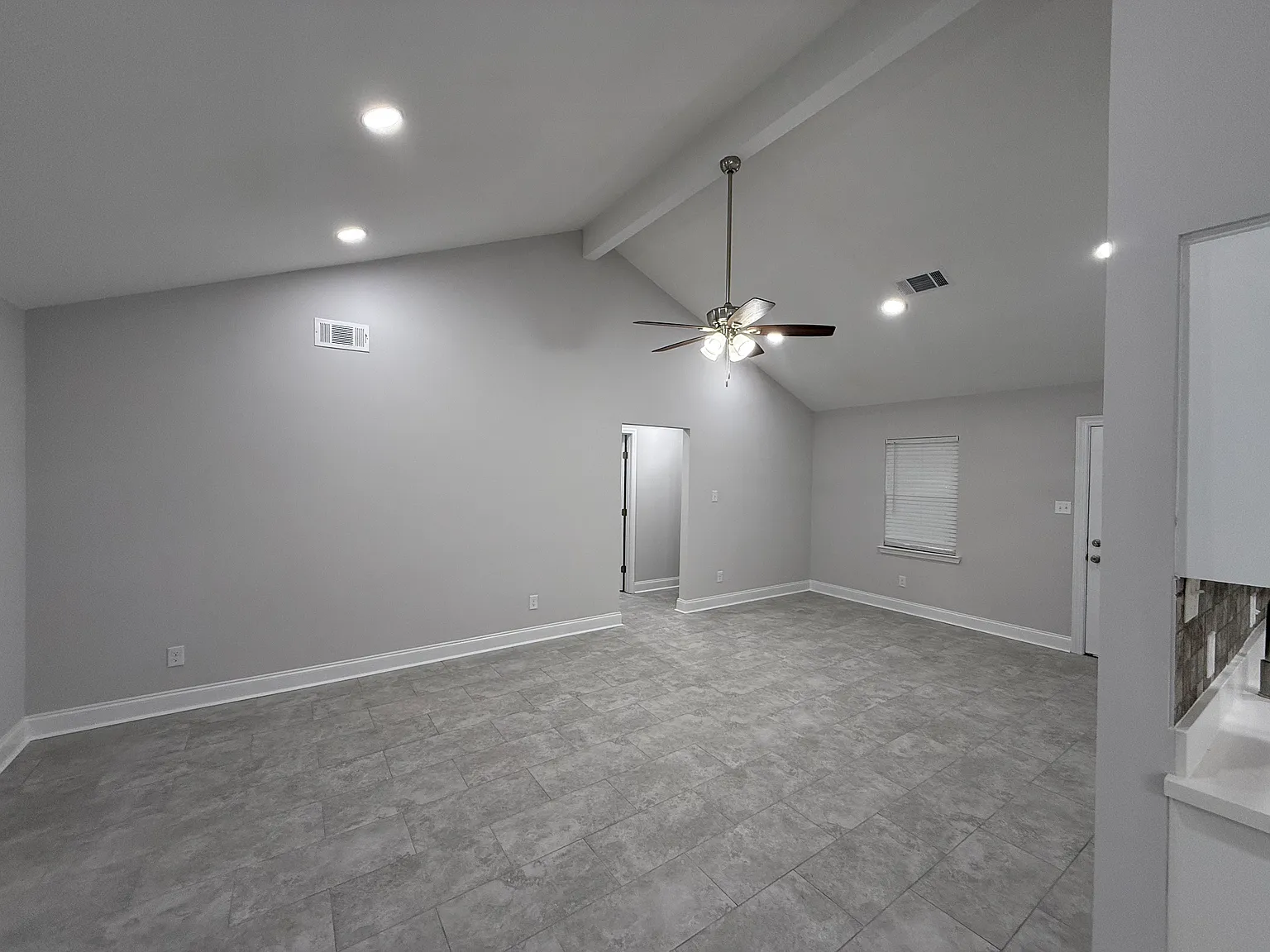 3 bed, 1600 sqft, $2,000 — Photo 4