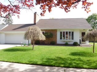 1508 Cherry Rd, Manitowoc, WI 54220