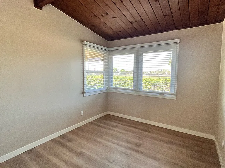 703 E Linfield St — Photo 20