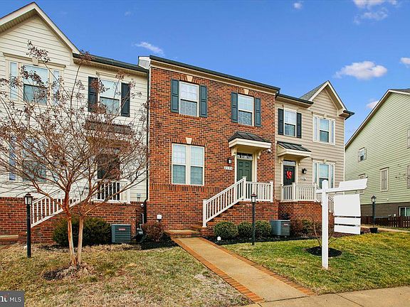 2nd image of 2105 Hemlock Bay Rd