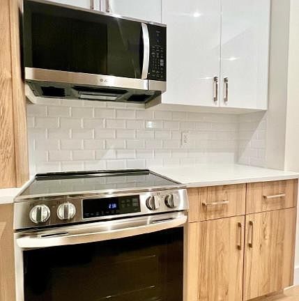 4th image of 3865 Amboy Rd #3F