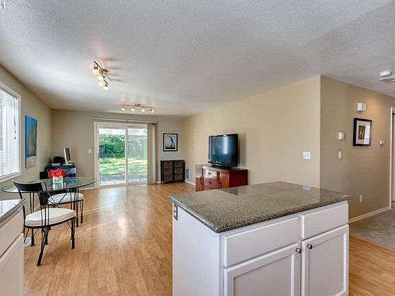 5th image of 5204 NE 72nd Cir