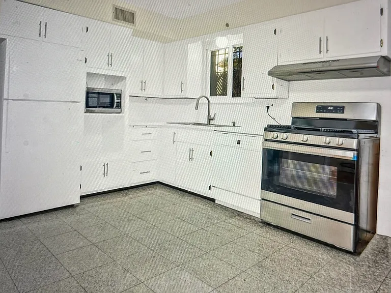 175-32 Devonshire Rd #1 — Photo 1