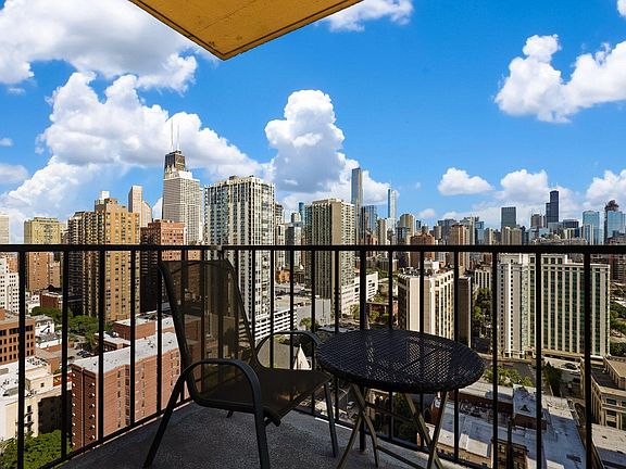 2nd image of 1212 N Lasalle St #2503