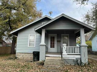 2216 SW 7th St, Topeka, KS 66606