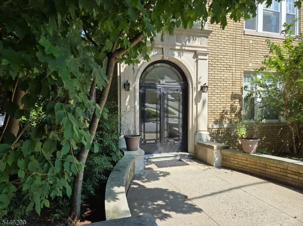 22 Seymour St APT 6, Montclair, NJ 07042
