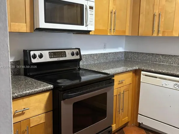 6990 NW 186th St, Hialeah, FL