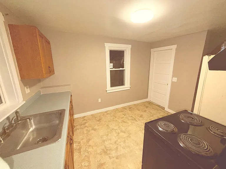 1302 Irwin St — Photo 10