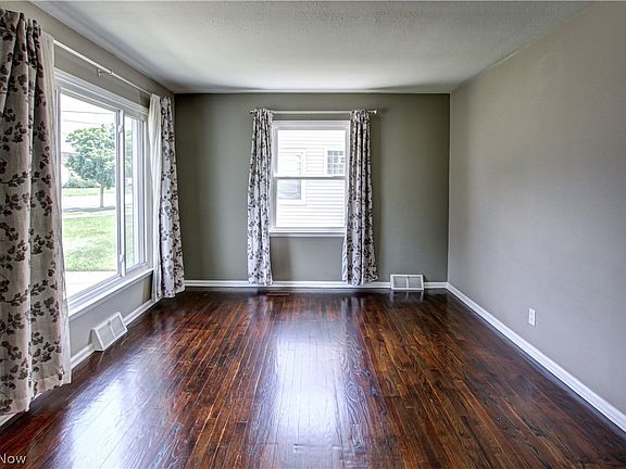 3rd image of 2913 Walbrook Ave