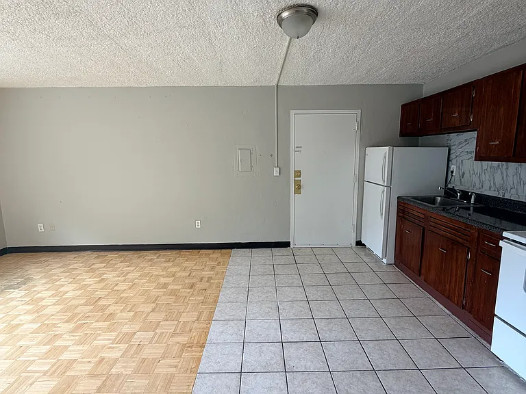 31 Austin St #7B-0 — Photo 6