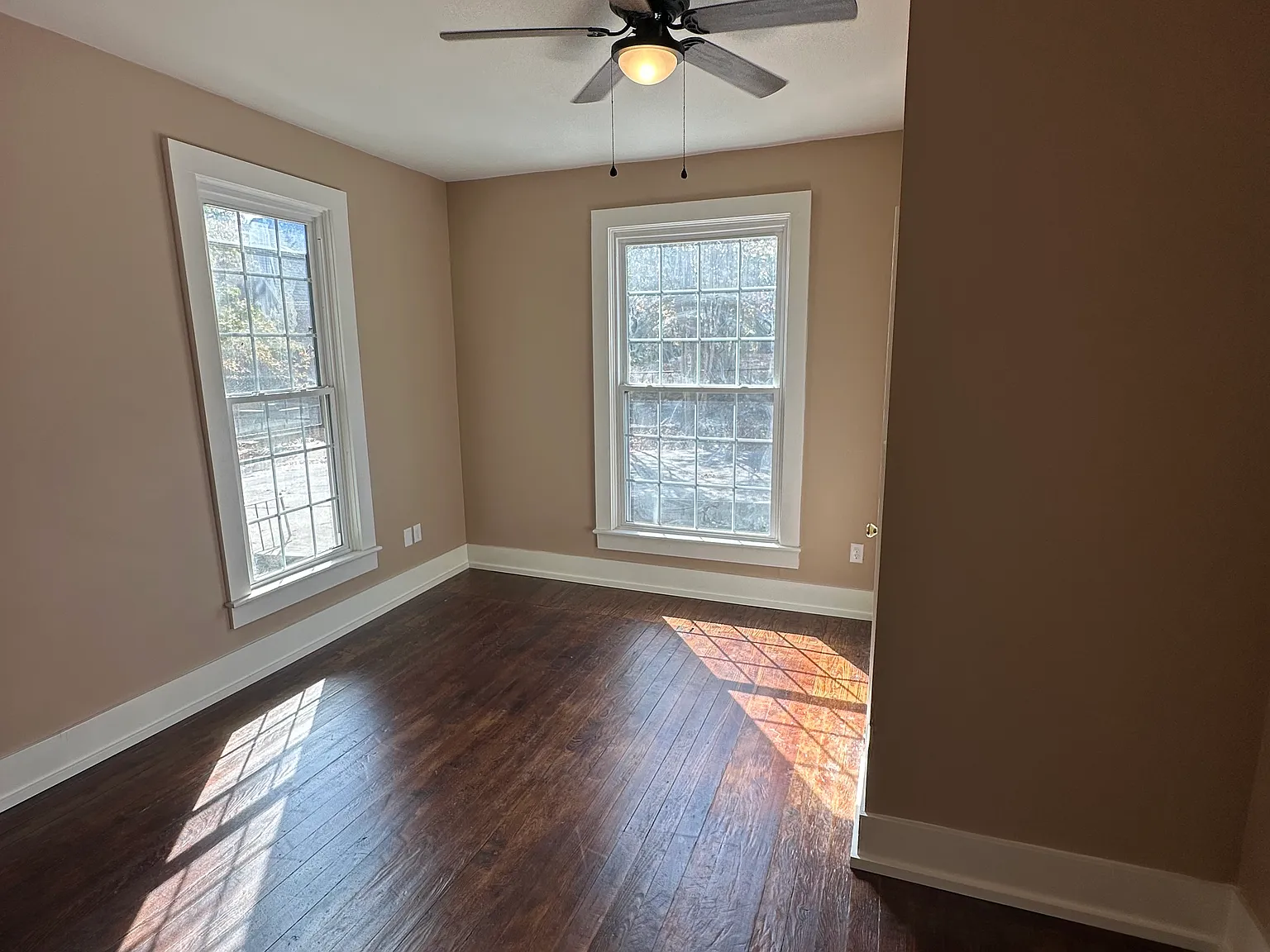 133 Carlton Ter — Photo 3