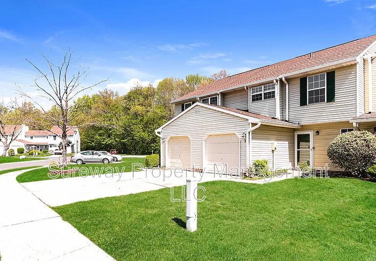 2 Salisbury Ct — Photo 2