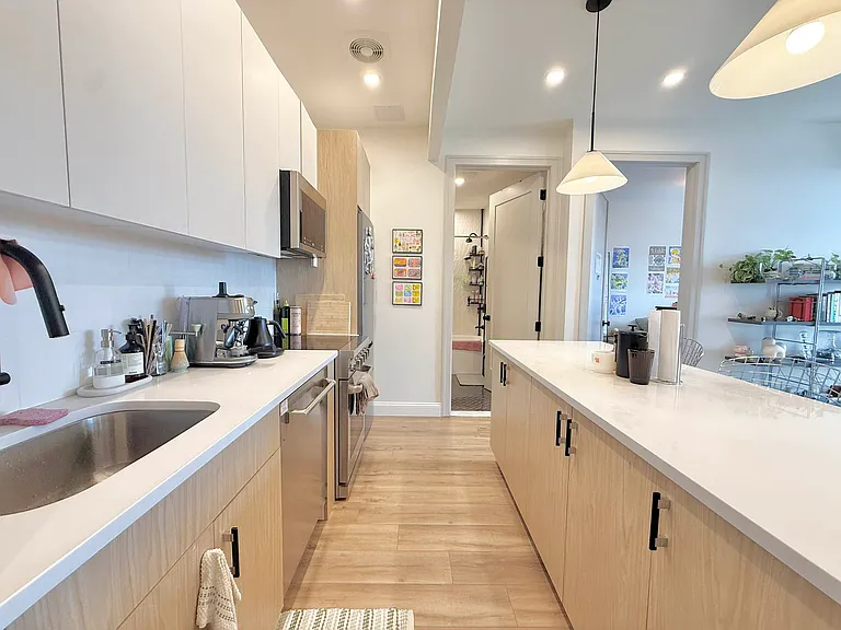 270 Sullivan Pl #6A — Photo 2