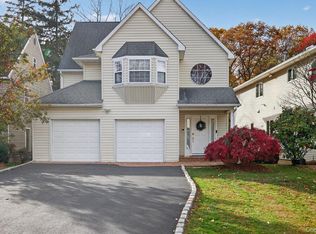 9 Oxford Court, Wheatley Heights, NY 11798