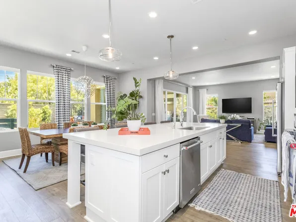 27660 Skylark Ln, Santa Clarita, CA 91350