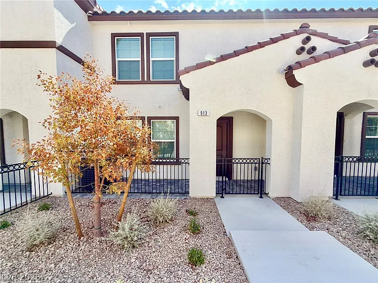 913 Rosy Starling St — Photo 1