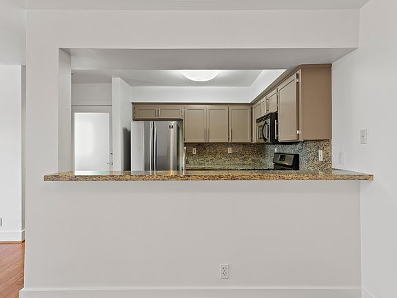 5th image of 1825 Selby Ave APT 101