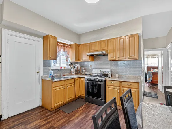 98 West 49th Street image 7 of 35