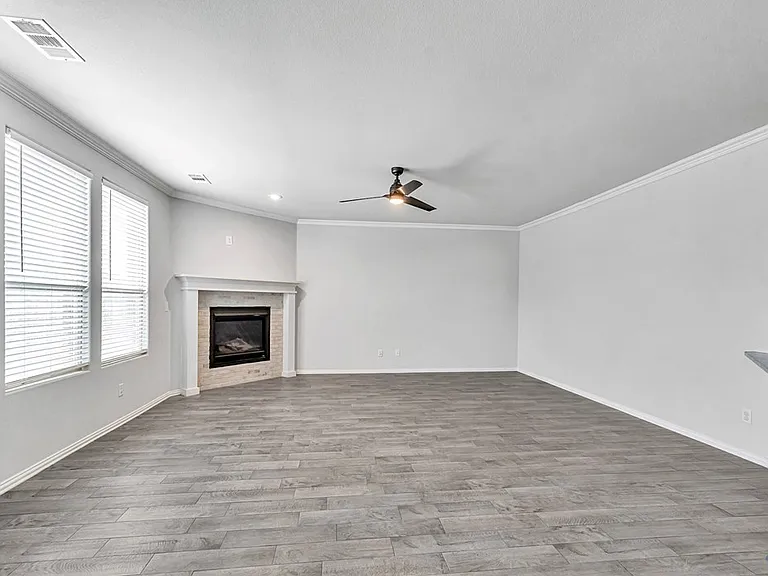719 Minuteman Rd — Photo 4
