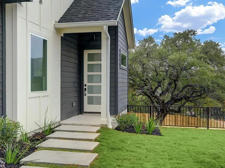 2603 Nocona Trl — Photo 2