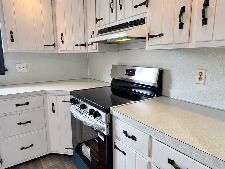 1015 E Hamilton St — Photo 16