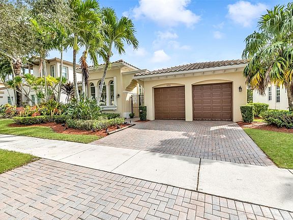 4th image of 10960 NW 78th Pl