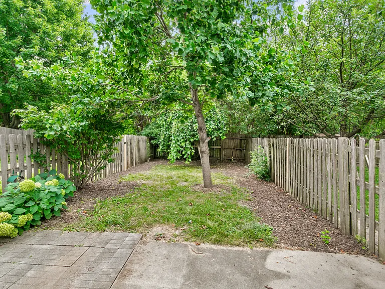 1320 E Arnold St — Photo 17