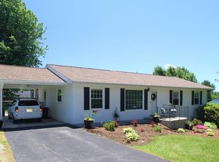 381 Cloverfield Ln, Lewisburg, WV 24901
