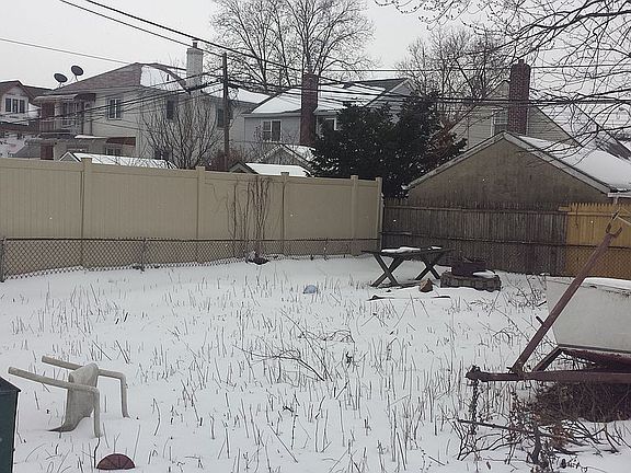 5th image of 49-12 167th St