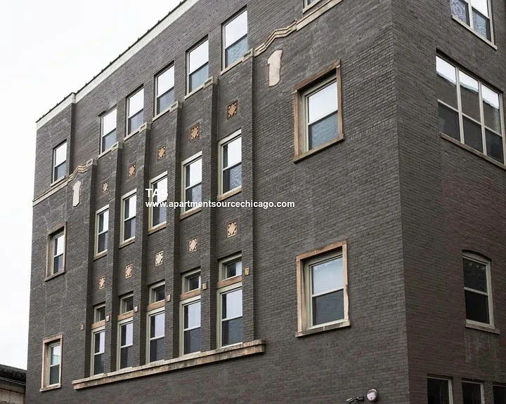 932 W Dakin St #202 — Photo 8