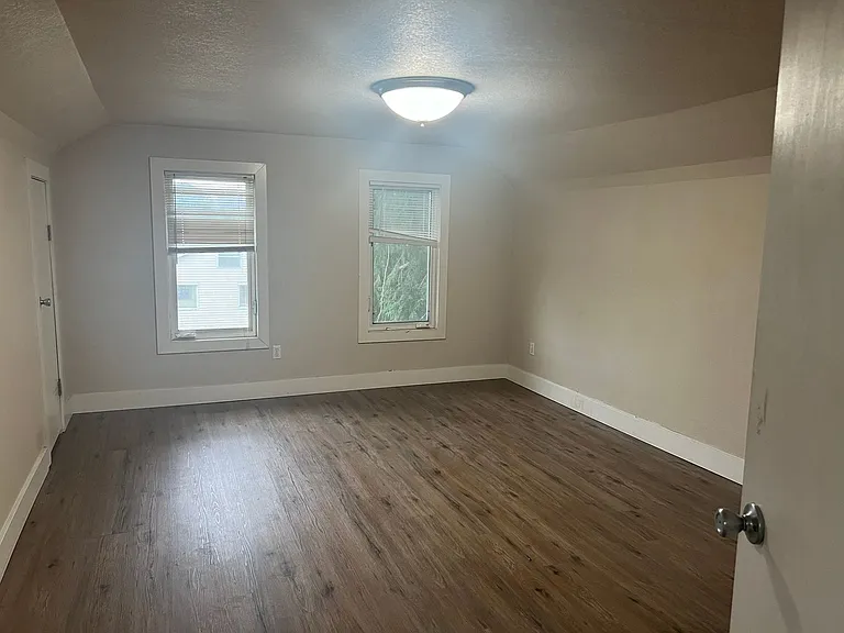 2111 State Ave NE — Photo 7